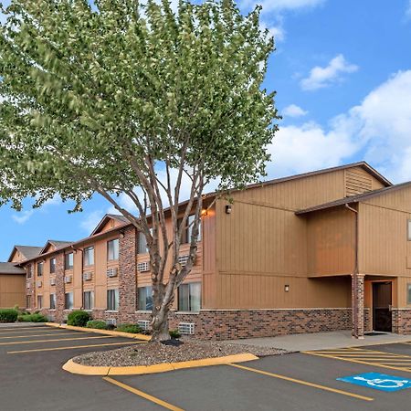 Super 8 By Wyndham Smithville Lake Екстериор снимка