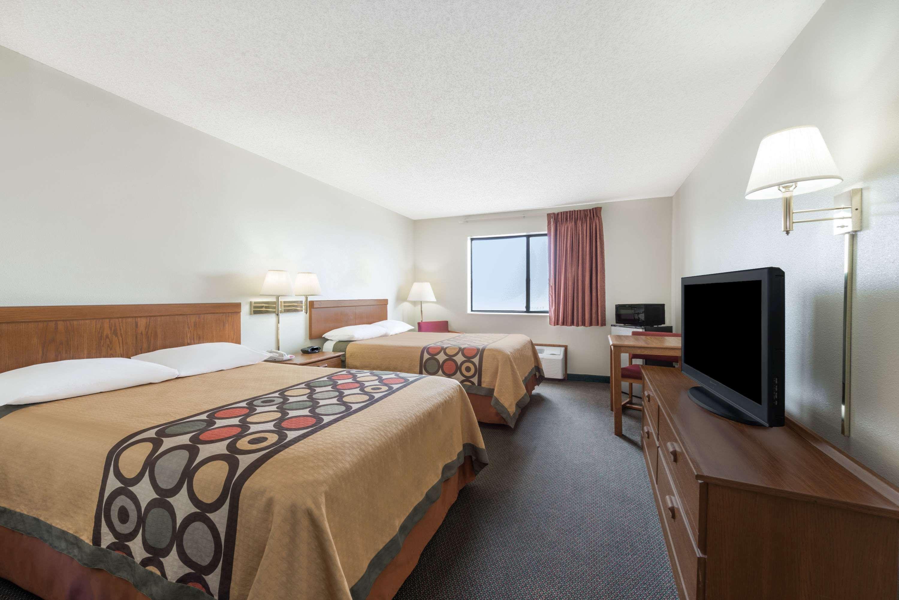 Super 8 By Wyndham Smithville Lake Екстериор снимка