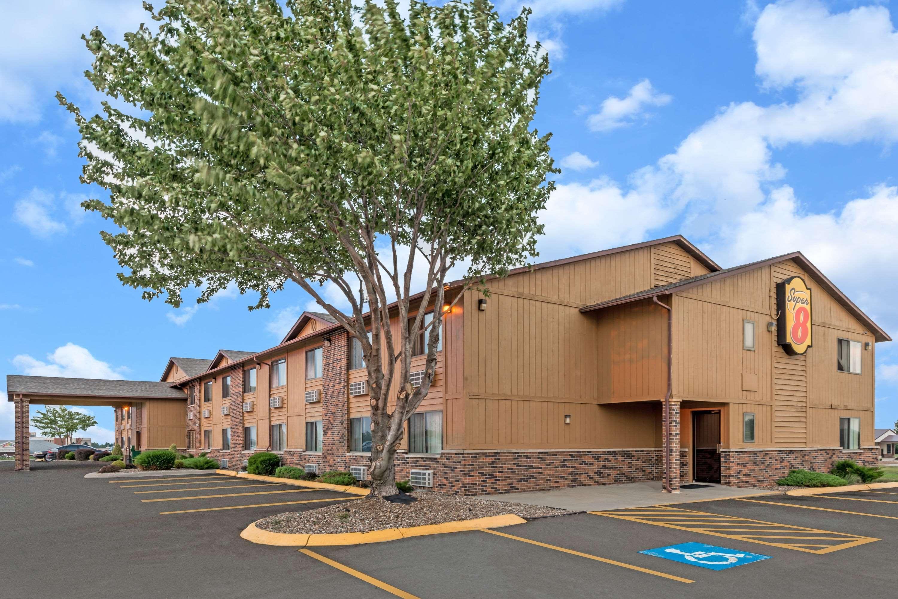 Super 8 By Wyndham Smithville Lake Екстериор снимка