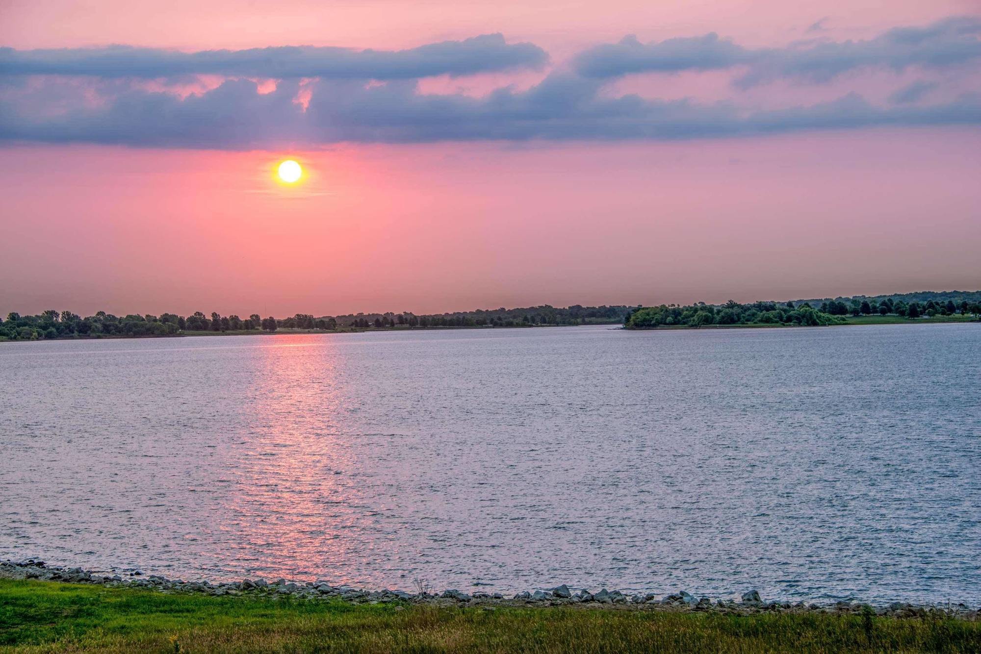 Super 8 By Wyndham Smithville Lake Екстериор снимка